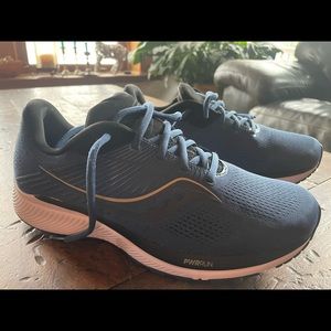 BRAND NEW men’s SAUCONY PWR Run size 10